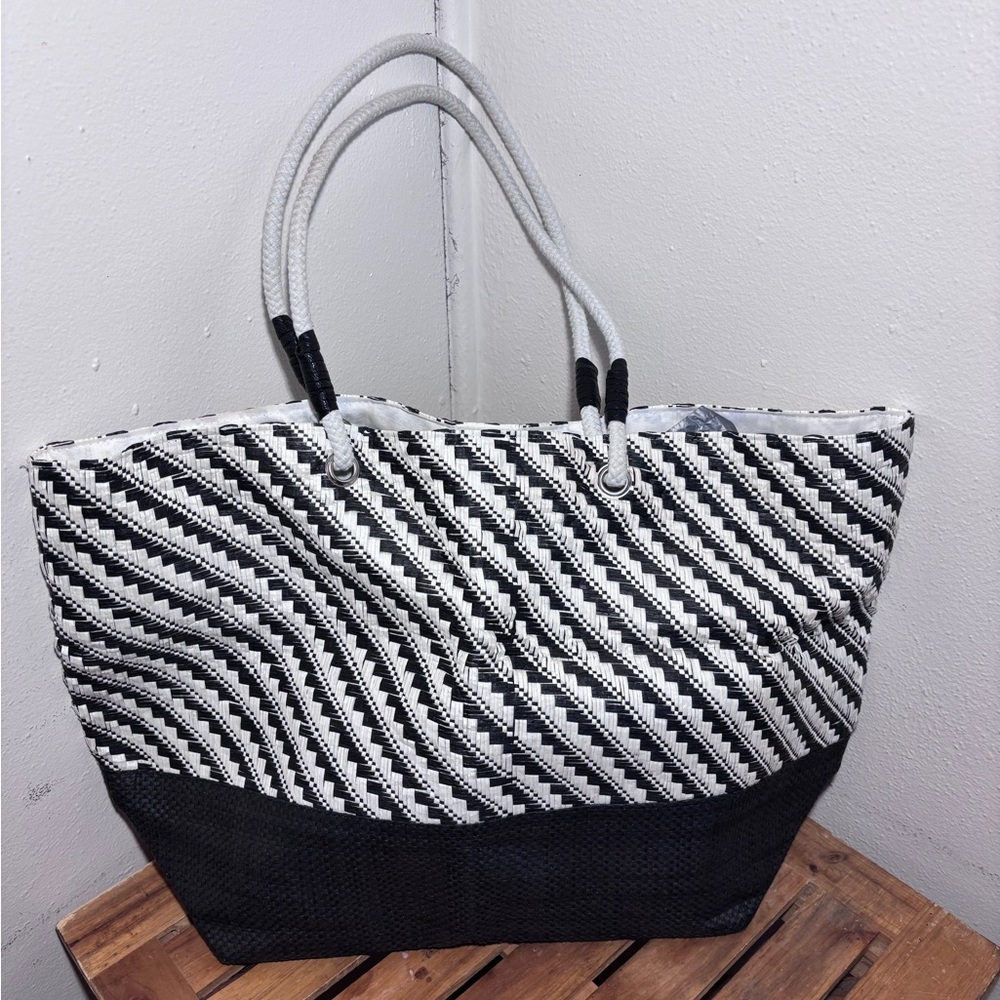 Large Black & White Tote Bag - Picture 5 of 7